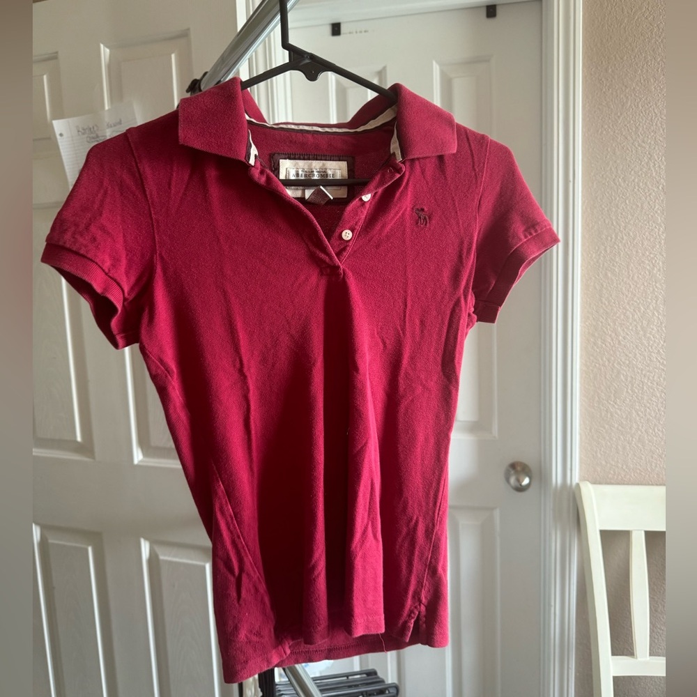 Great Condition!! Abercrombie Women’s Polo Top Size Medium.